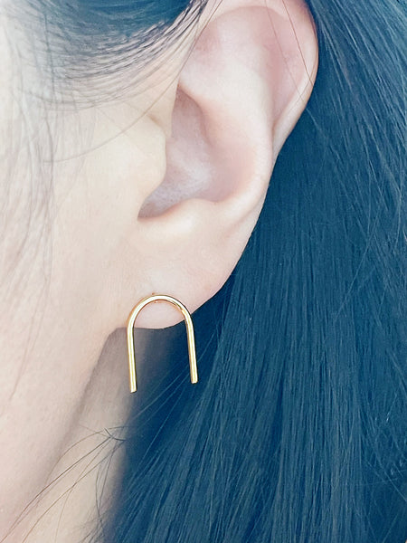 gold u shape minimalist earrings